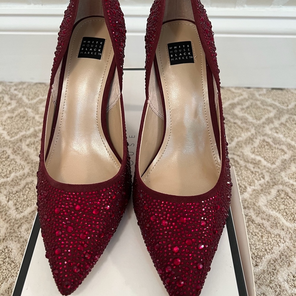 White House Black Market Adrianna Garnet Size 7.5 Shoes NIB
